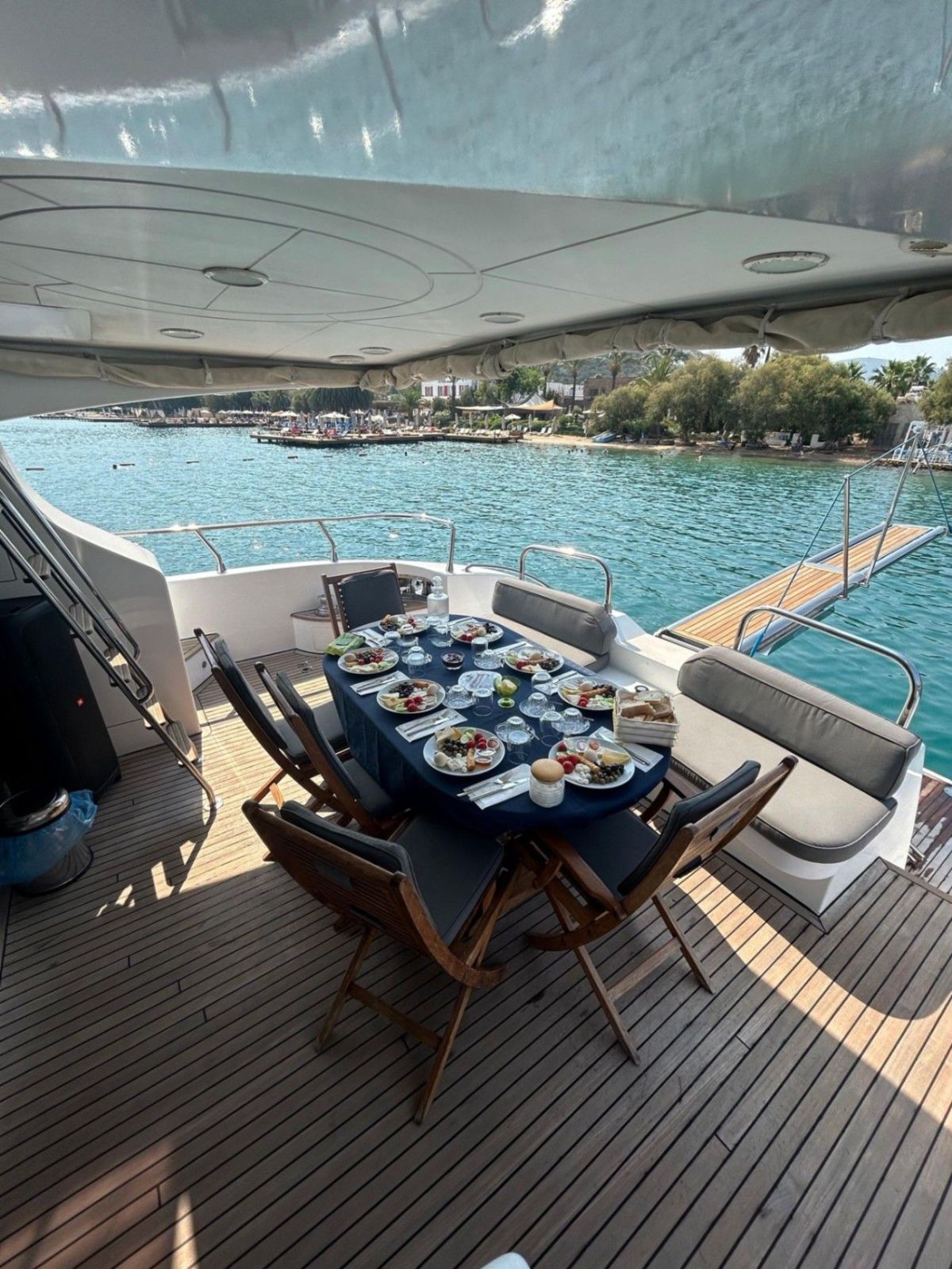 Motoryacht 21 m 2