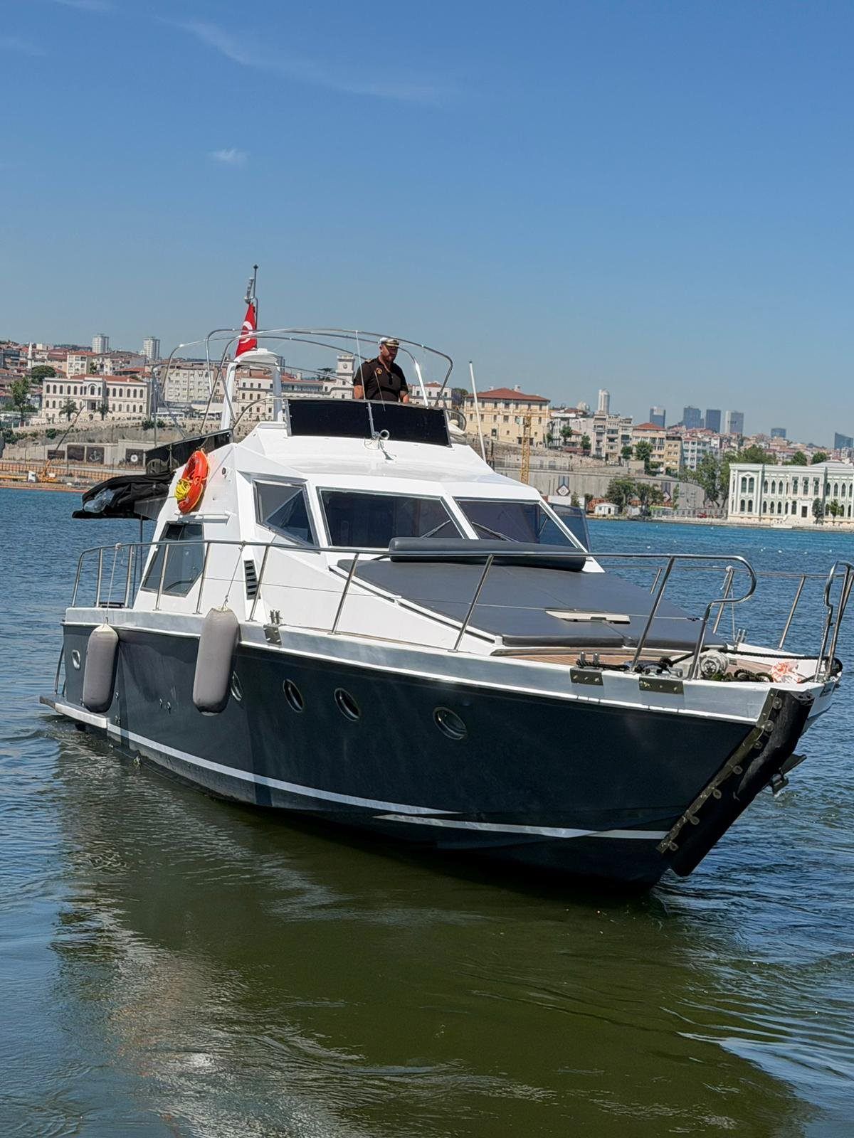 Motoryacht 13 m 2