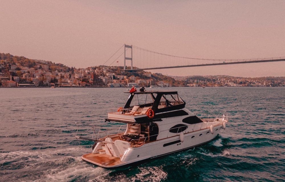 Motoryacht 19 m 1