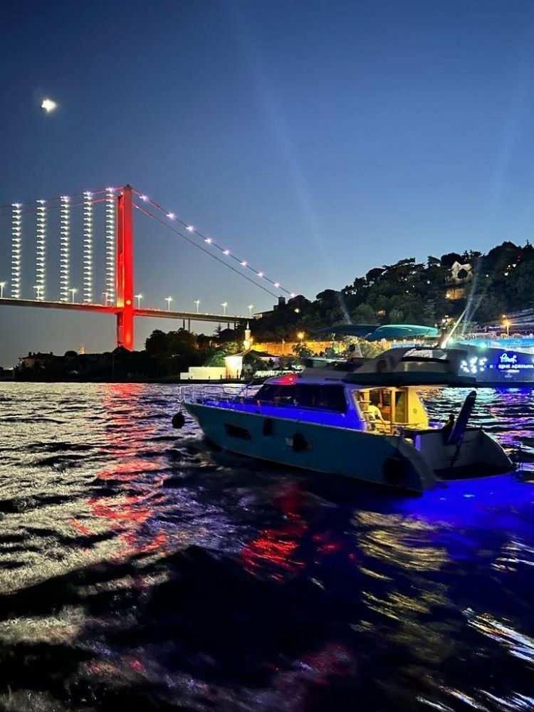 Motoryacht 15 m 2