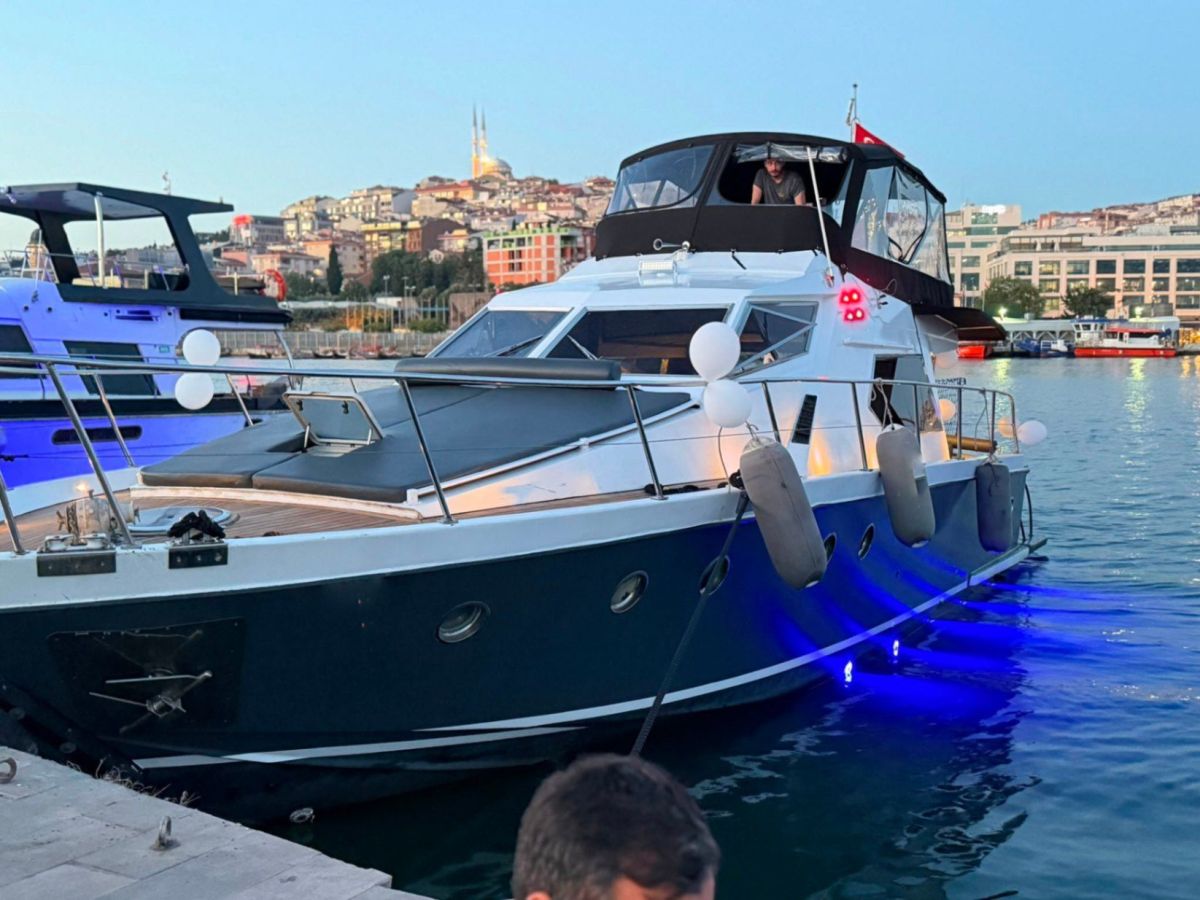 Motoryacht 13 m 1